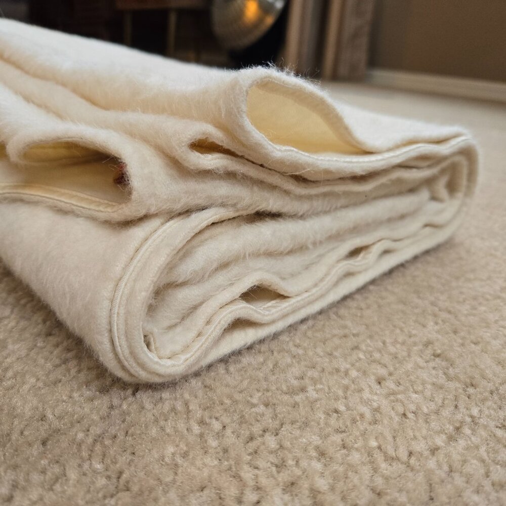 Kuna Baby Alpaca & Wool FUZZY FURRY Wrap - Picture 15 of 15